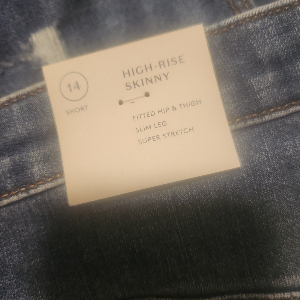 Universal Thread Blue Distressed Jeans - Picture 4 of 4